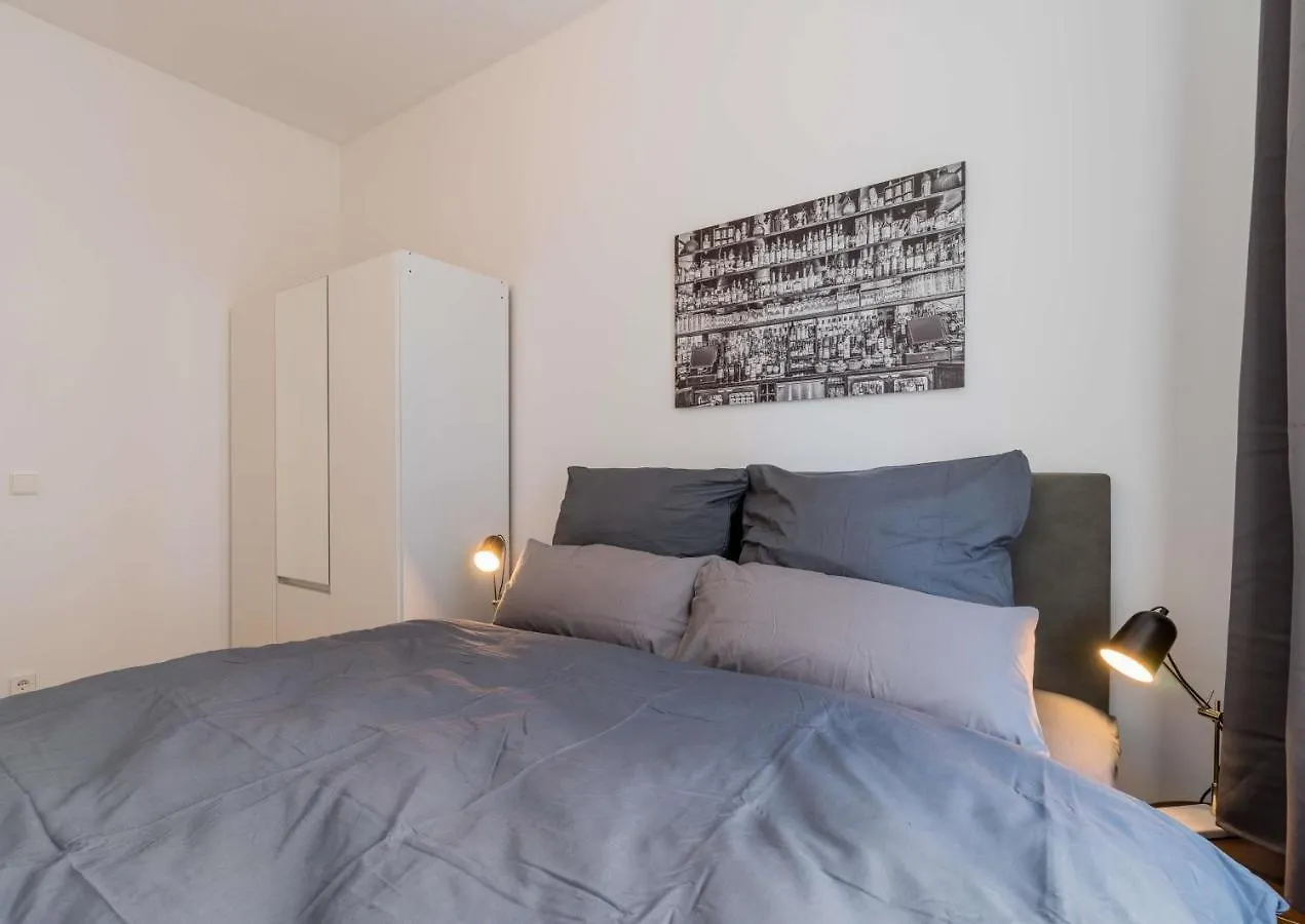 Apartment Ferienwohnung Wohnen Auf Zwei Etagen In Der Alsterchaussee Hamburg